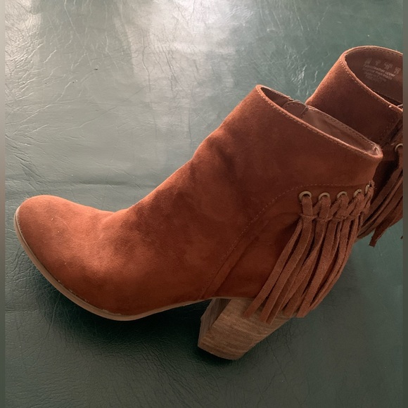 Burnt orange/brown suede ankle boots with fringe - Picture 3 of 6